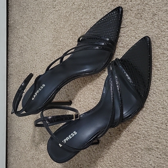 Shoes - Picture 1 of 3